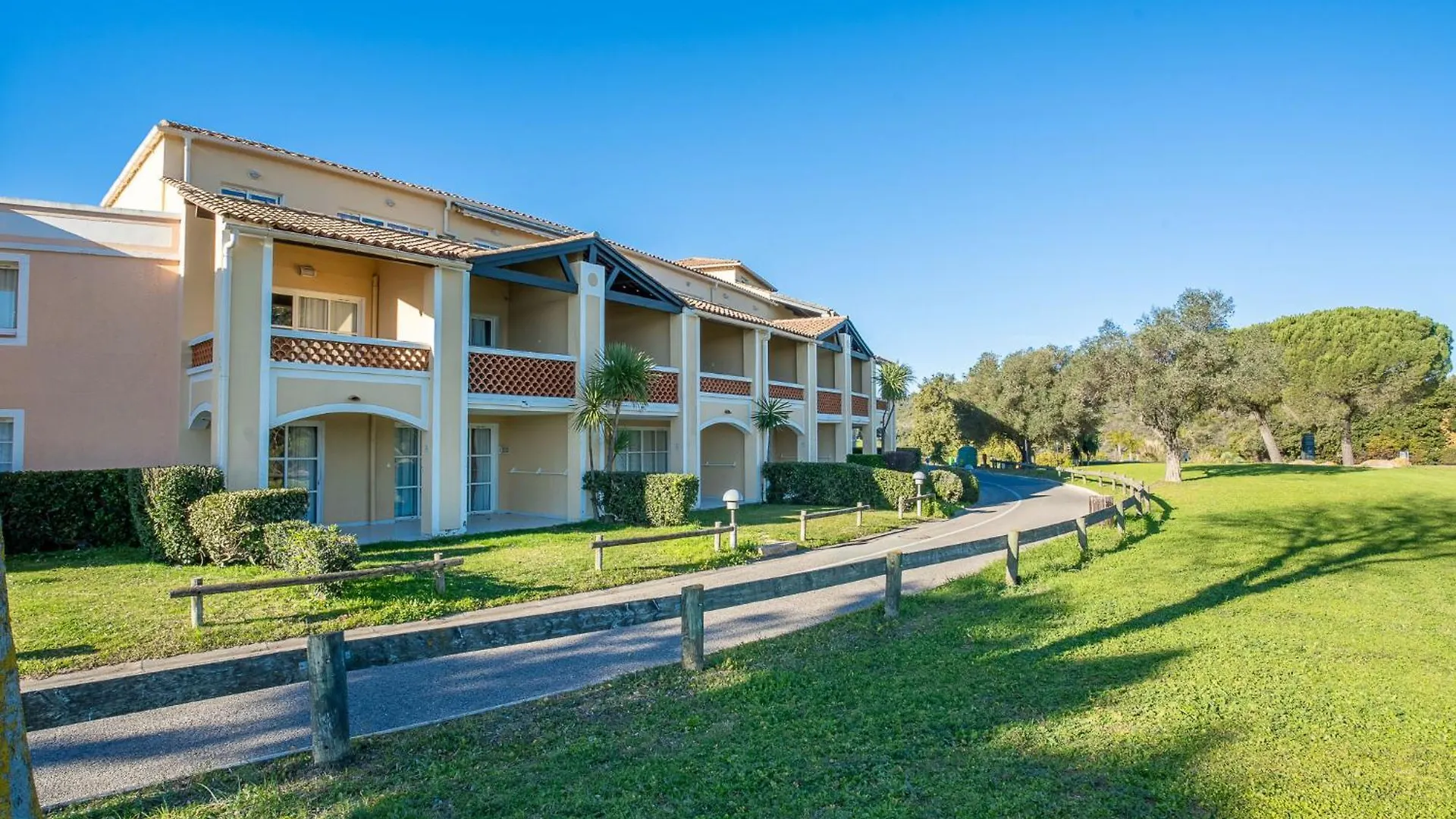 Apartment Village Cap Esterel - Le Village-34 By Interhome Saint-Raphaël